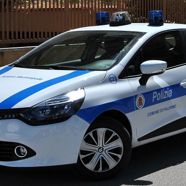 Polizia Municipale, controlli nelle vie Calderai, Cavour, Mazzini e La Loggia. Sigilli a un locale e multe per quasi 20 mila euro