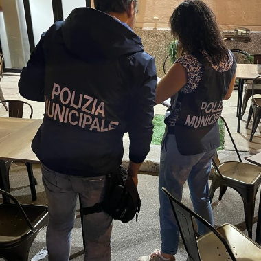 Controllo ispettivo della Polizia Municipale in vicolo dei Corrieri: denunciato il titolare di un pub. Sanzioni per quasi 7 mila euro