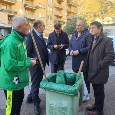  Ambiente. Al via “Mantieni pulita la tua borgata”, volontari, Rap e Amministrazione in azione a Vergine Maria