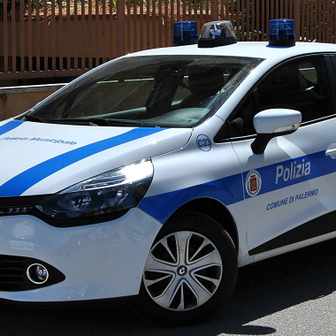 Polizia Municipale. Sequestro locale in via Bara all'Olivella, trovati muffe, blatte ed escrementi di topi